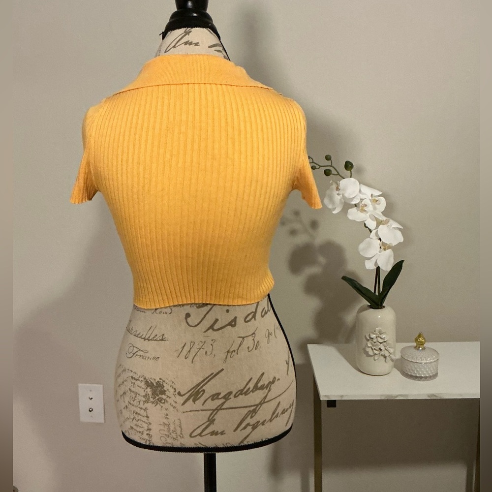 Women's Ribbed Knit Top - Picture 2 of 5